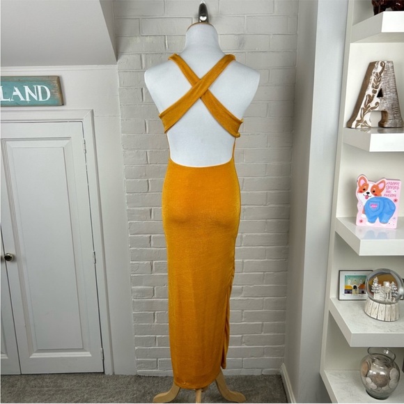 Elegant Orange Backless Dress - Picture 11 of 11